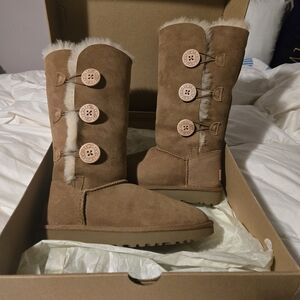 UGG Bailey Button Triplet II Women's Boots. No Longer Available Online* Chestnut